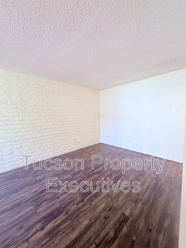 Building Photo - 20 N Leonora Ave