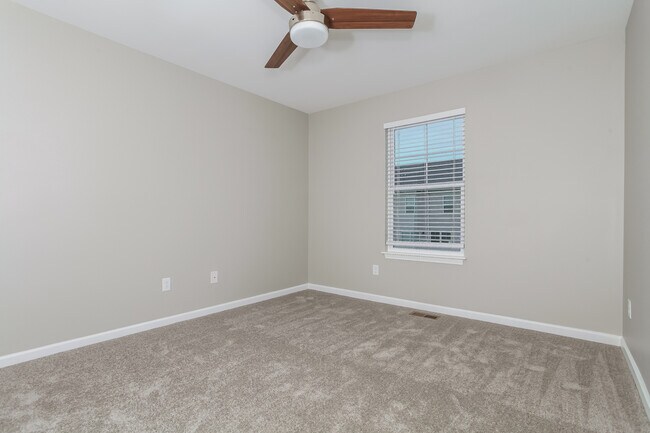 Building Photo - 2057 N Sarah Dr