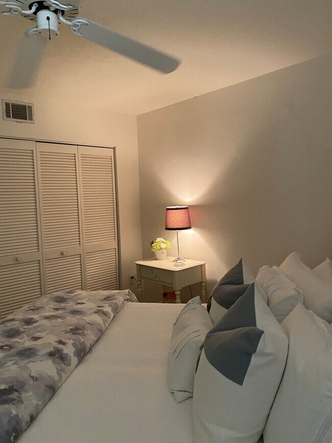 Guest room #2 - 15171 Cedarwood Ln