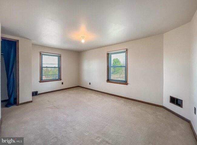 Building Photo - 1153 Greeley Ave
