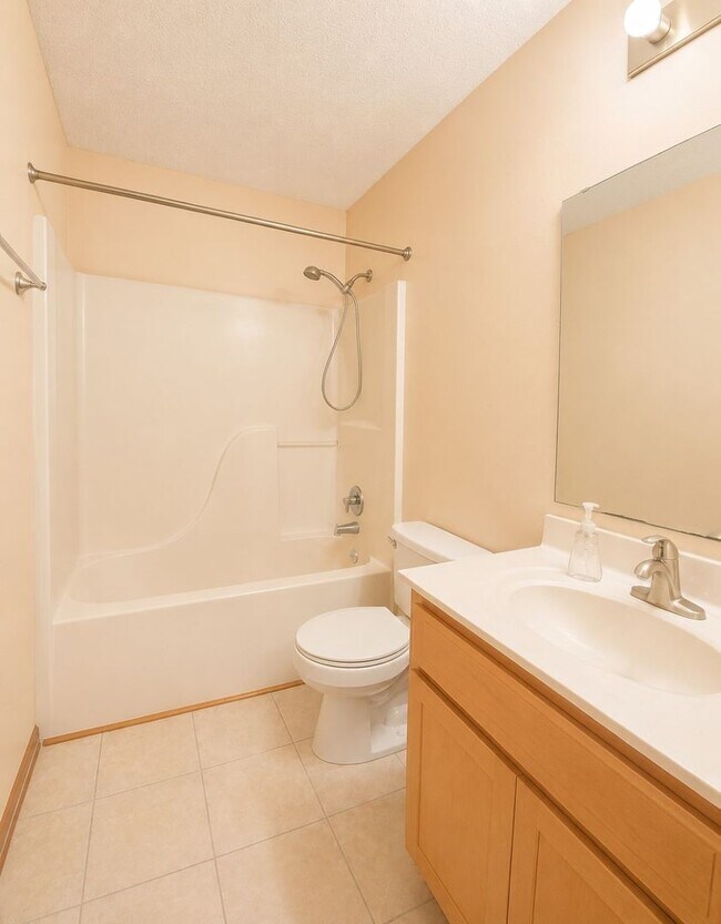 Building Photo - 603 Plantation Village Dr