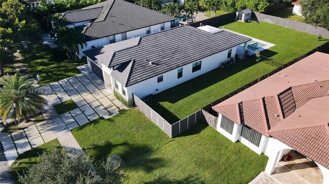 Building Photo - 17320 SW 92nd Ct