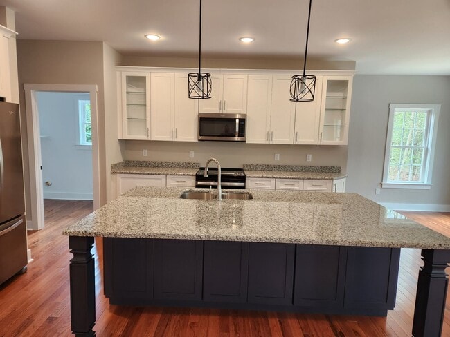 Building Photo - Chesterfield - 5 Bed 3.5 Bath Newer Modern...