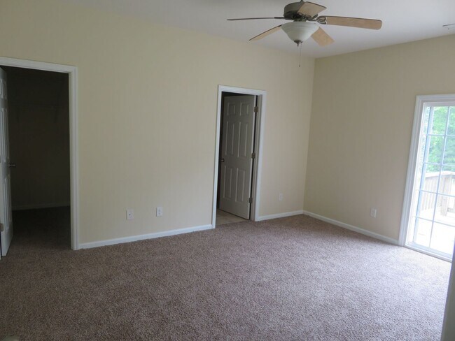 Building Photo - 3 Br 2.5 BA in Southwest