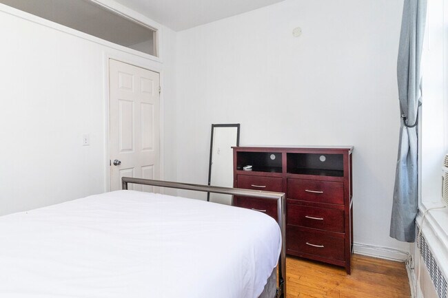 Building Photo - 333 E 81st St
