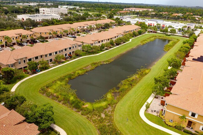 Building Photo - 10384 Wellington Parc Dr
