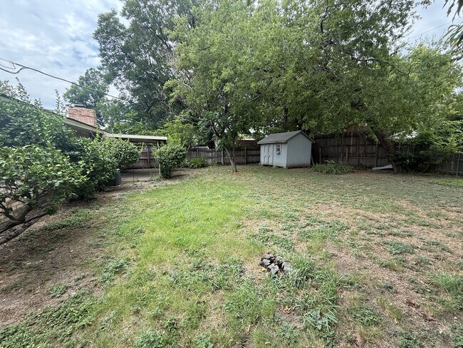 Building Photo - 3 Bed | 2 Bath | 2-Car Garage + Carport – ...