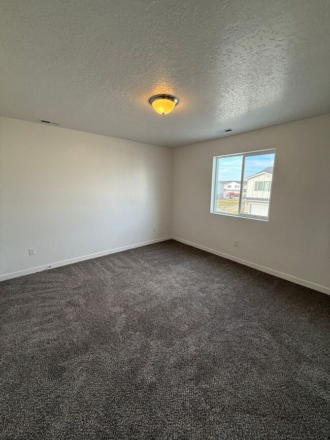 Building Photo - 5697 E Surfers Pt Ln