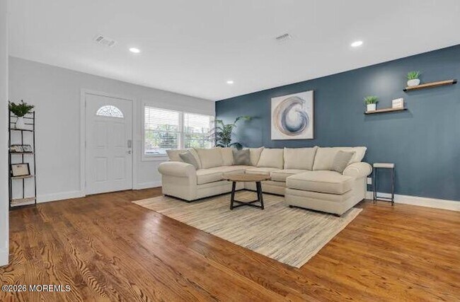 Building Photo - 1143-1145-1145 Roe Ave