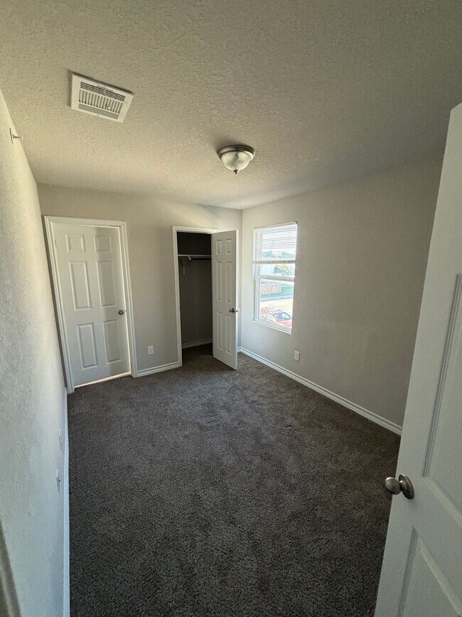 Building Photo - Discover Your Perfect Townhome in Northeast San Antonio!