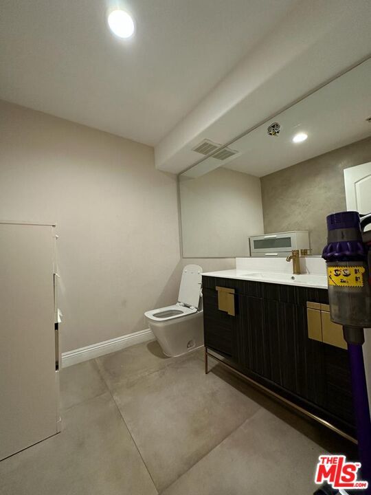 Building Photo - 2435 Florencita Dr W