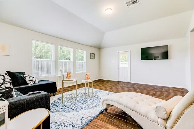 Building Photo - 7223 Foxwood Mist Trl