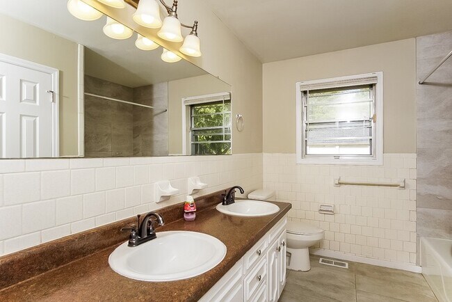 Building Photo - Spacious 3 Bedroom Home in Decatur, AL!