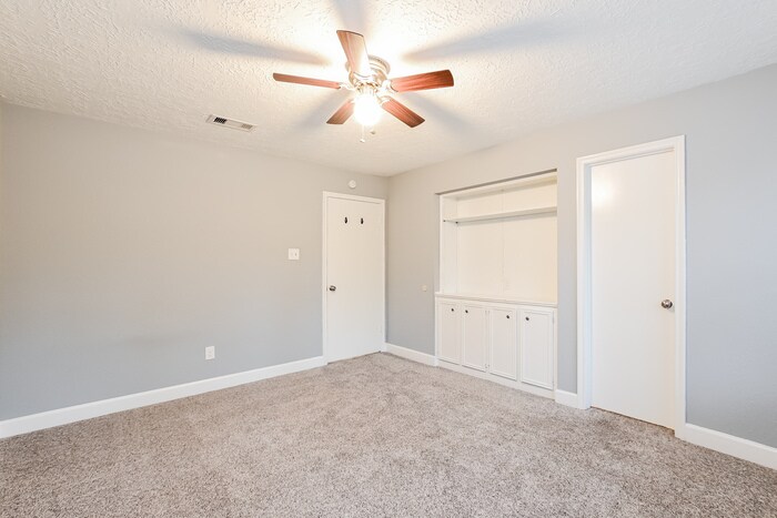 Building Photo - 11818 Oakcroft Dr