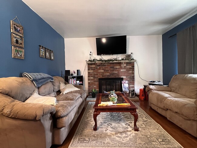 Building Photo - 1135 Sunset Dr