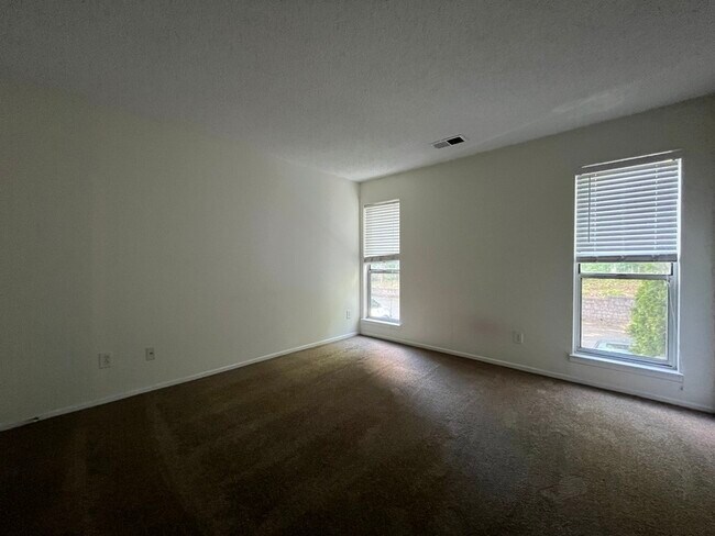 Building Photo - 2516 Cranbrook Ln