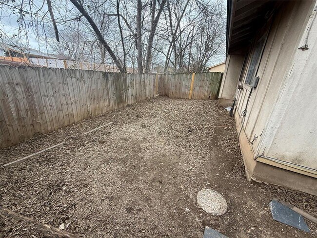 Building Photo - 1802 Nicole Cir