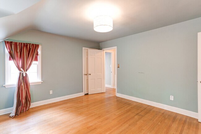Building Photo - 4 bedroom, 2.5 bathroom home in Camp Hill