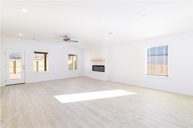 Building Photo - 581 Crystal Drive