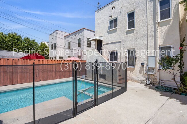 Building Photo - 107 N Mansfield Ave