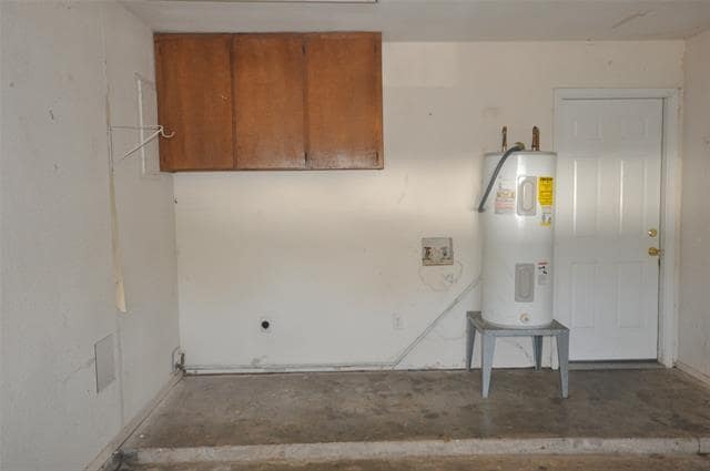 Building Photo - 303 E 2nd St