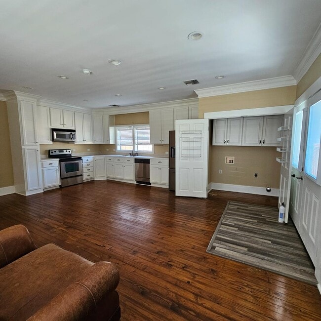 Building Photo - 1007 LA-20