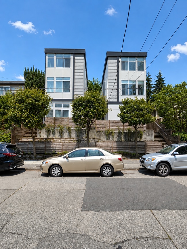Building Photo - 3025 21st Ave W