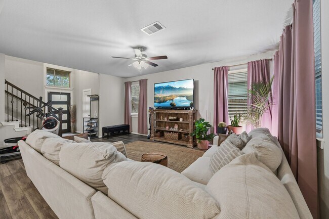 Building Photo - 16323 Apache Wds Wy