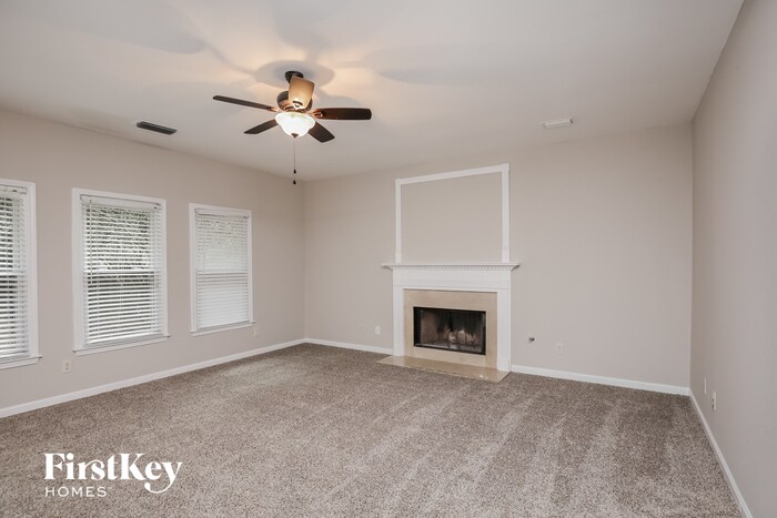 Building Photo - 3215 Maple Terrace Dr