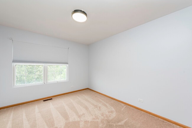 Building Photo - 686 Chippewa Cir