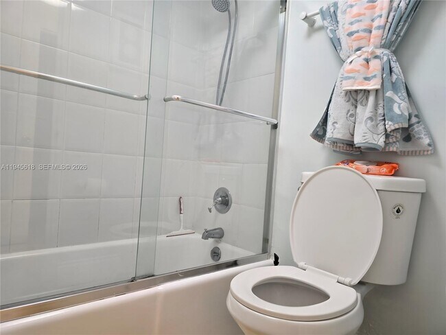 Building Photo - 100 Lincoln Rd