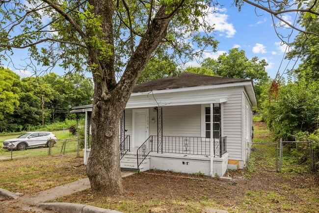 Building Photo - Charming 2 Bedroom, 2 Bathroom house