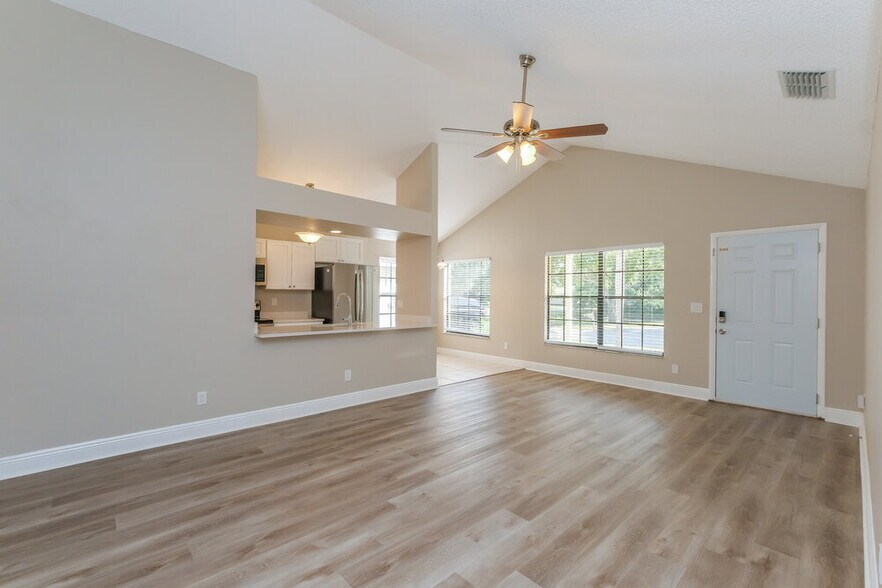 Building Photo - 623 Bellingham Pl