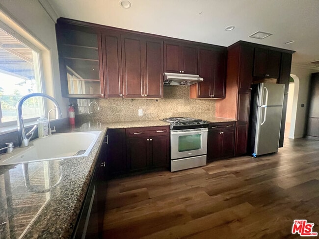 Building Photo - 2737 S Robertson Blvd