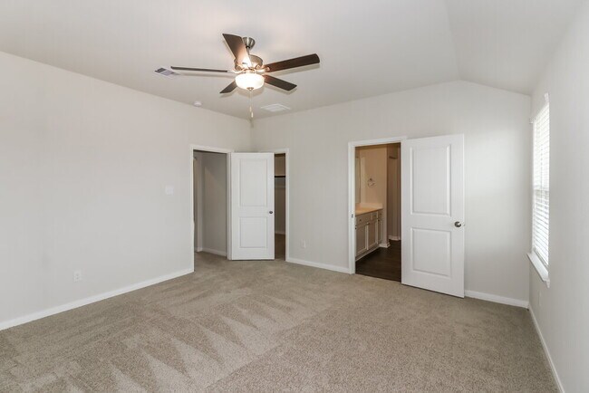 Building Photo - 413 Polly Grv Dr