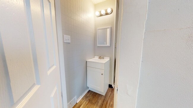 Building Photo - Old Brooklyn - 4 Bedroom Single Family Home