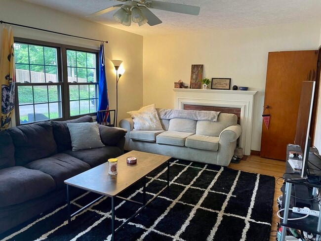 Building Photo - 417 S Swain Ave