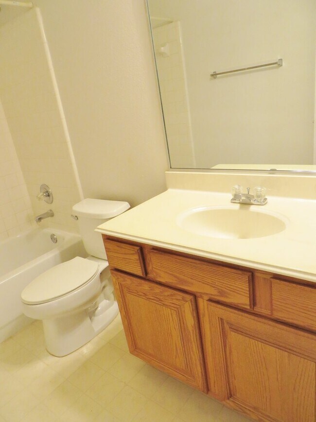 Building Photo - 3 Bedroom 2 Bathroom Parkview Estates Home