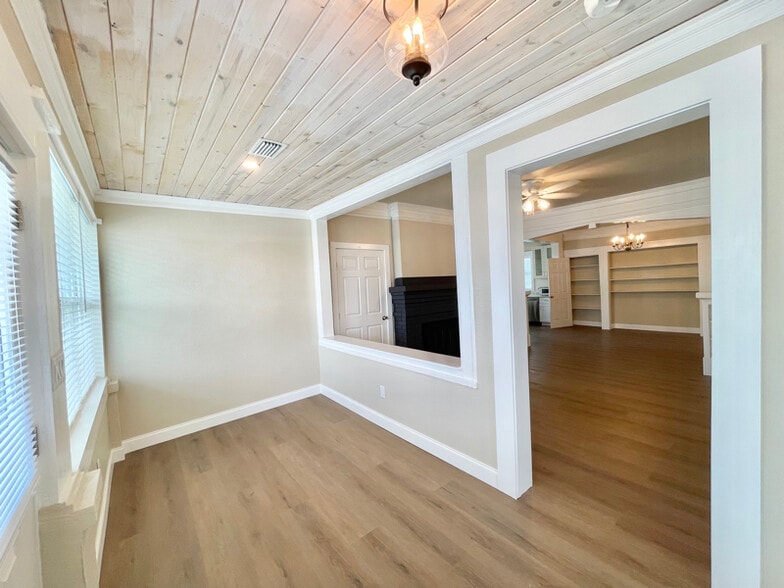 Building Photo - 7700 Boca Ciega Dr