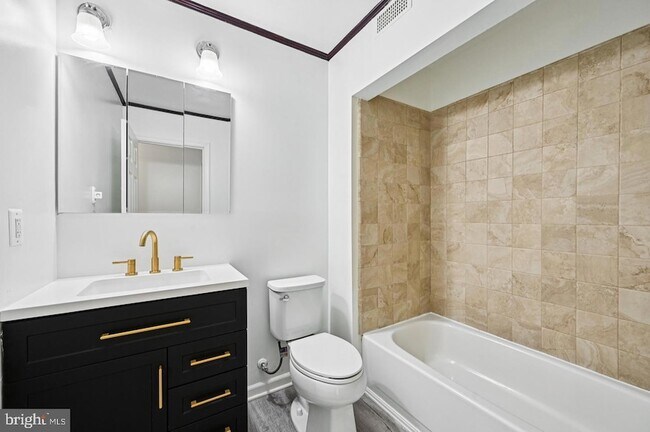 Building Photo - 5 Dendron Ct