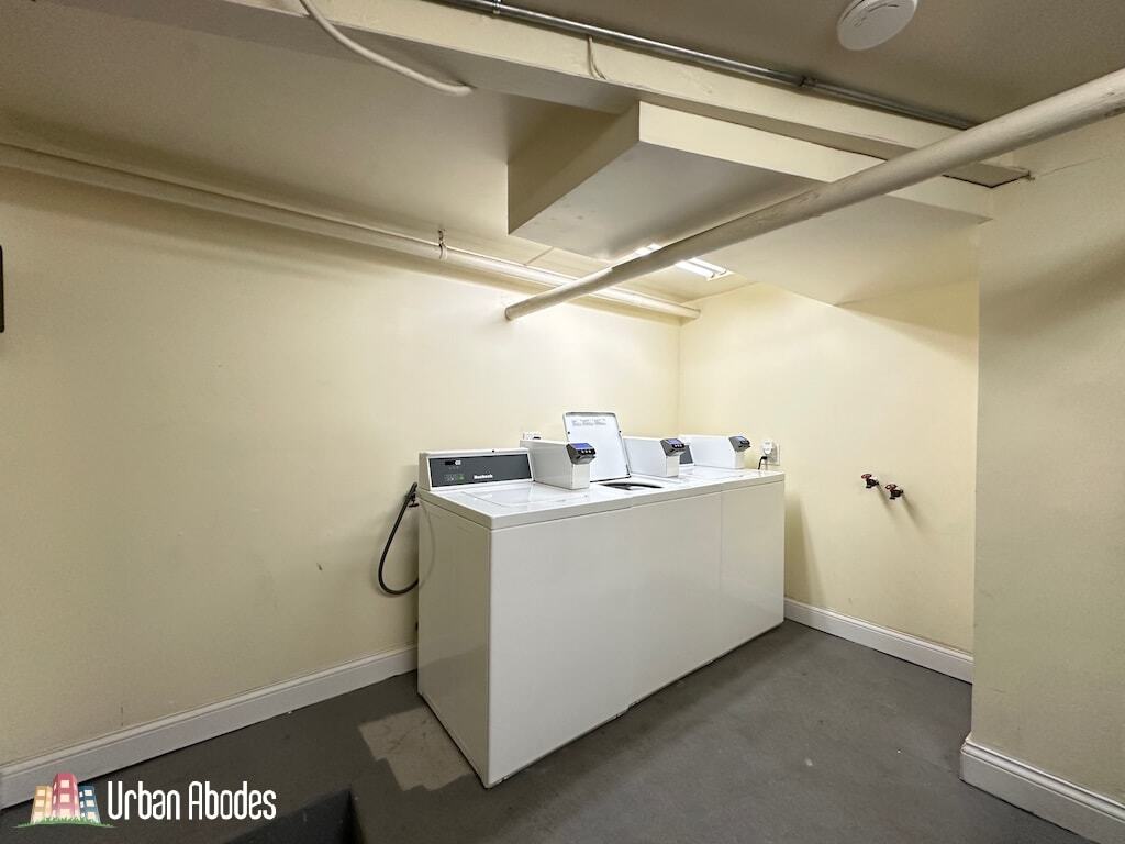 Building Photo - 3731 N Pine Grove Ave