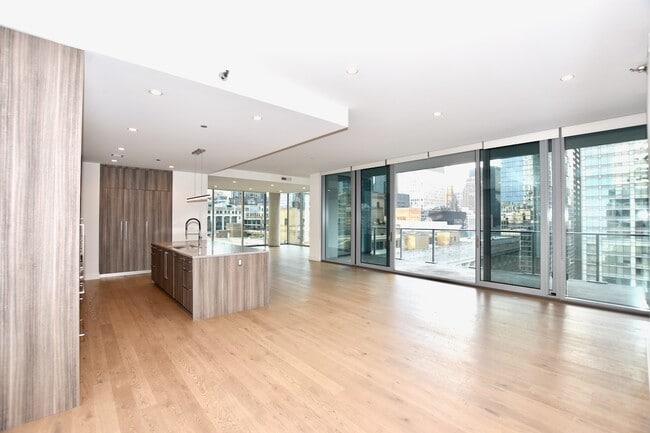 Building Photo - 60 E Randolph St