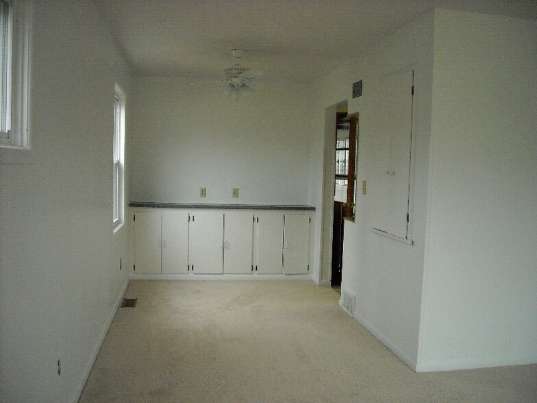 Building Photo - 2327 Shrewsbury Rd