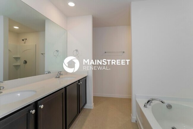 Building Photo - 4 Bedroom Pet-Friendly Home in Mascotte, FL with Main Street Renewal
