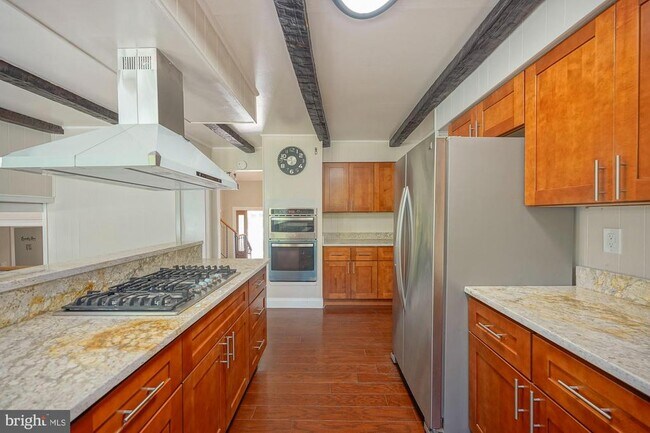 Building Photo - 701 Crestbrook Ave
