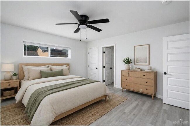 Building Photo - 1107 Shasta Ave W