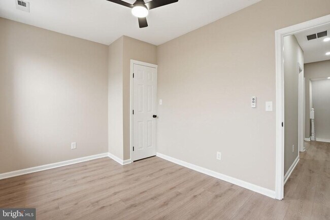 Building Photo - 2710 Mura St