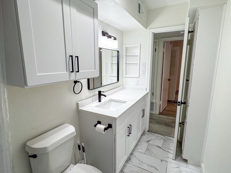 Building Photo - 170 De Chantle Rd