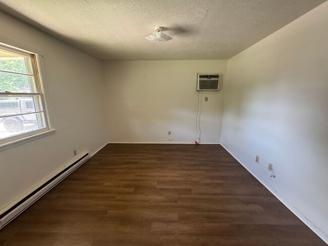 Building Photo - 2/1 Duplex inside city of Shelby, nc