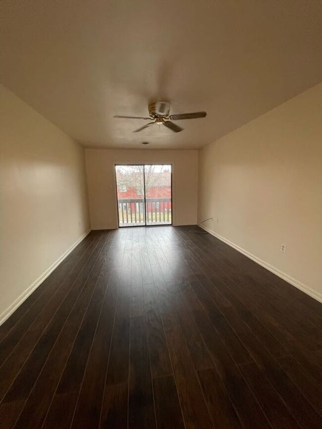 Building Photo - Recently updated Laurel Springs 2 bedroom ...